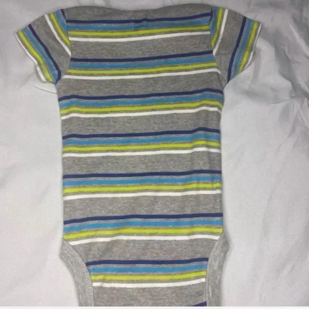 One long sleeve and one short sleeve onesie size 0-3M